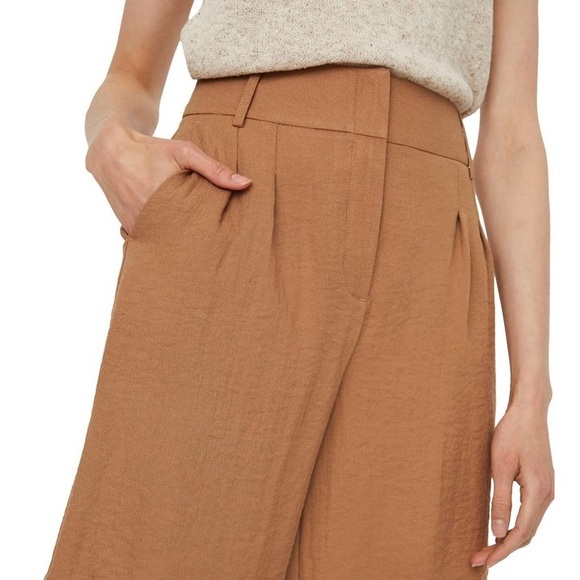 Vero Moda Kaylee High Rise Pleat Front Shorts - Picture 12 of 12